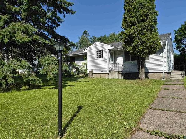 2109 W 22nd St, Duluth, MN 55811
