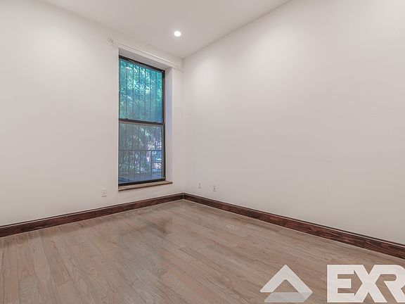 3rd image of 163A Halsey St #2