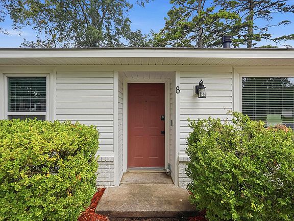 5th image of 8 Oak Forest Dr