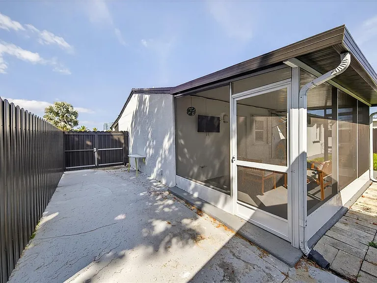 540 NE 59th Ct — Photo 15