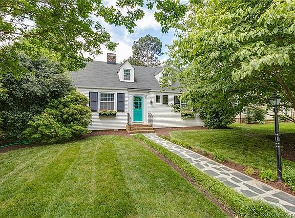 2nd image of 5701 Bromley Ln