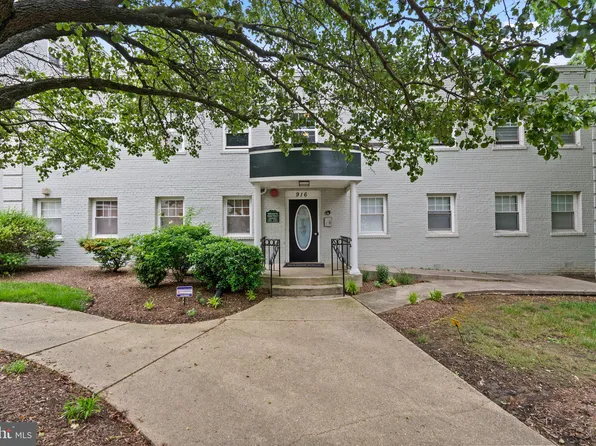 916 Barnaby St SE APT 102, Washington, DC 20032
