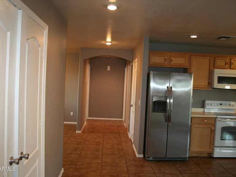 11207 W Hopi St — Photo 8