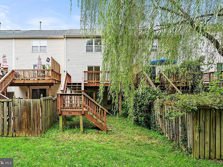 570 Highland Towne Ln — Photo 4