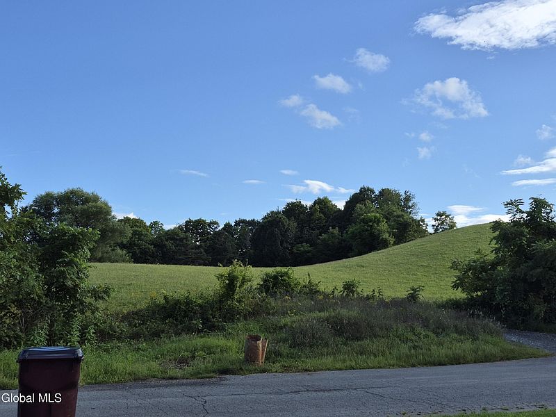 3rd image of 5 Washington Drive