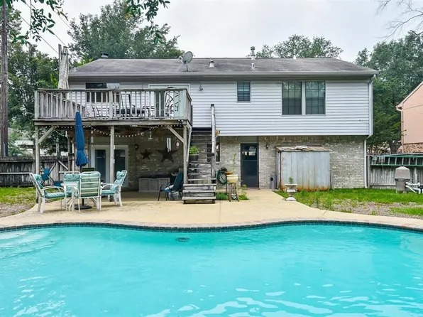 8410 Pine Falls Dr, Houston, TX 77095