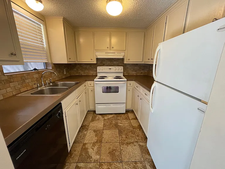 526 E Orange St #3 — Photo 8