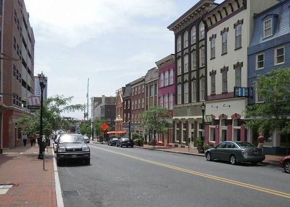 2nd image of 218 N Market St