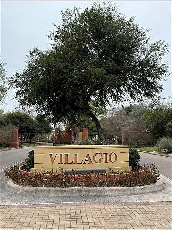 3 bed, 3.0 bath, 1955 sqft, $2,400 — Photo 4