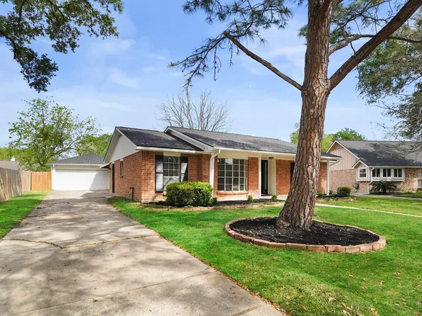 13906 Vinehill Dr, Sugar Land, TX 77498