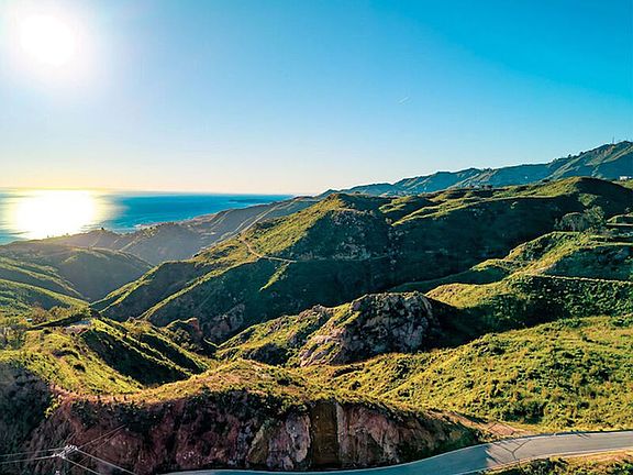 3rd image of 2825 Tuna Canyon Rd