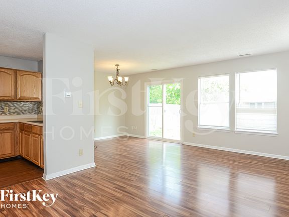 2nd image of 1319 Freemont Ln