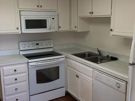 Kitchen with All Appliances