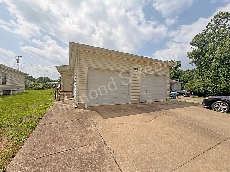 1508 W Rainey Duplex — Photo 1