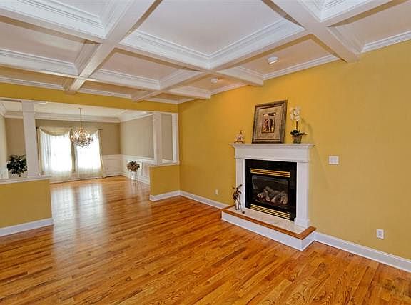 3rd image of 19 Siena Dr