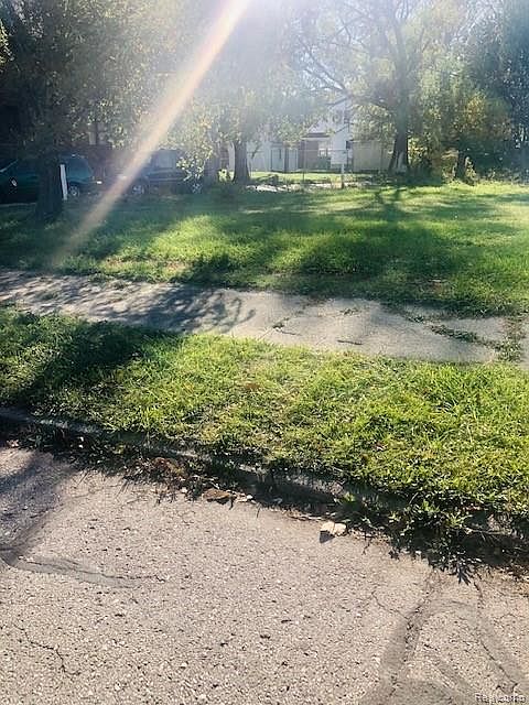 2nd image of 12850 Livernois Ave