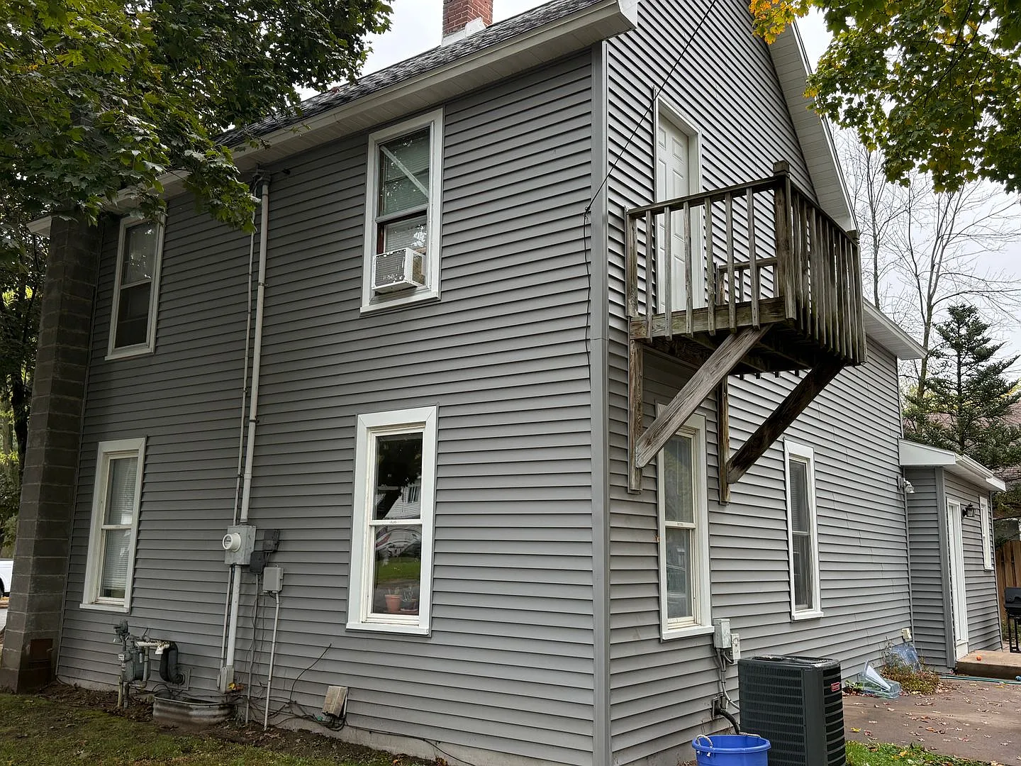 6 Bedroom 2 Bath | Single Family Home — Photo 3