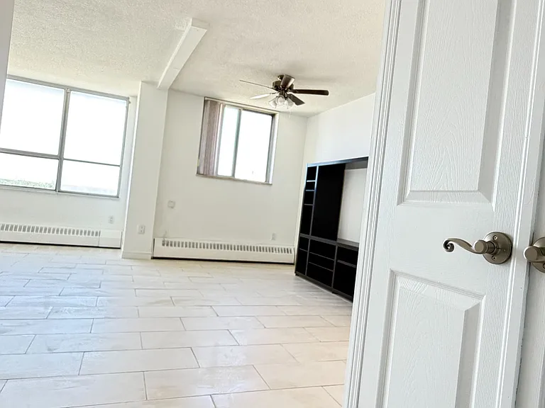 50 Lotherton Ptwy #1114 — Photo 4