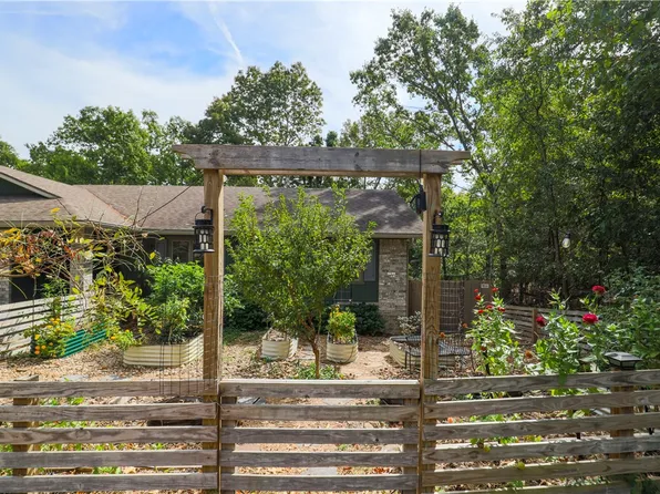 12 Mayfair Dr, Bella Vista, AR 72715