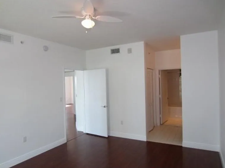 7275 SW 90th Way #302 — Photo 3