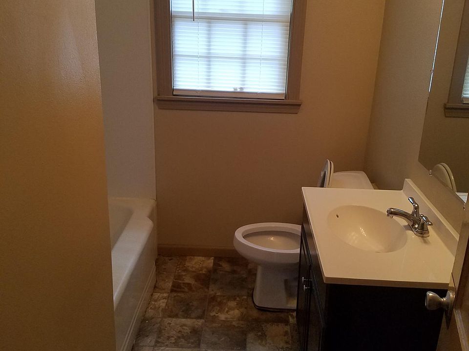 2nd image of 902 Wisteria Dr