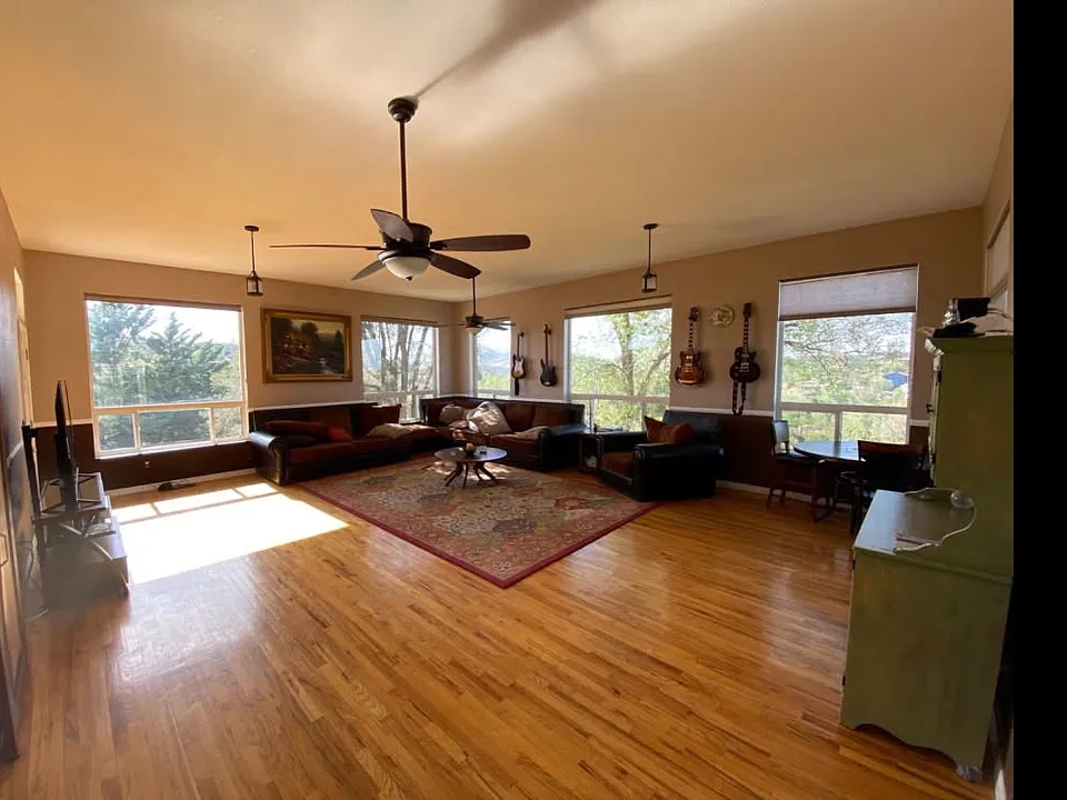 608 La Paloma Ln