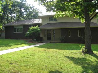 1501 S Charing Rd, Springfield, MO 65809