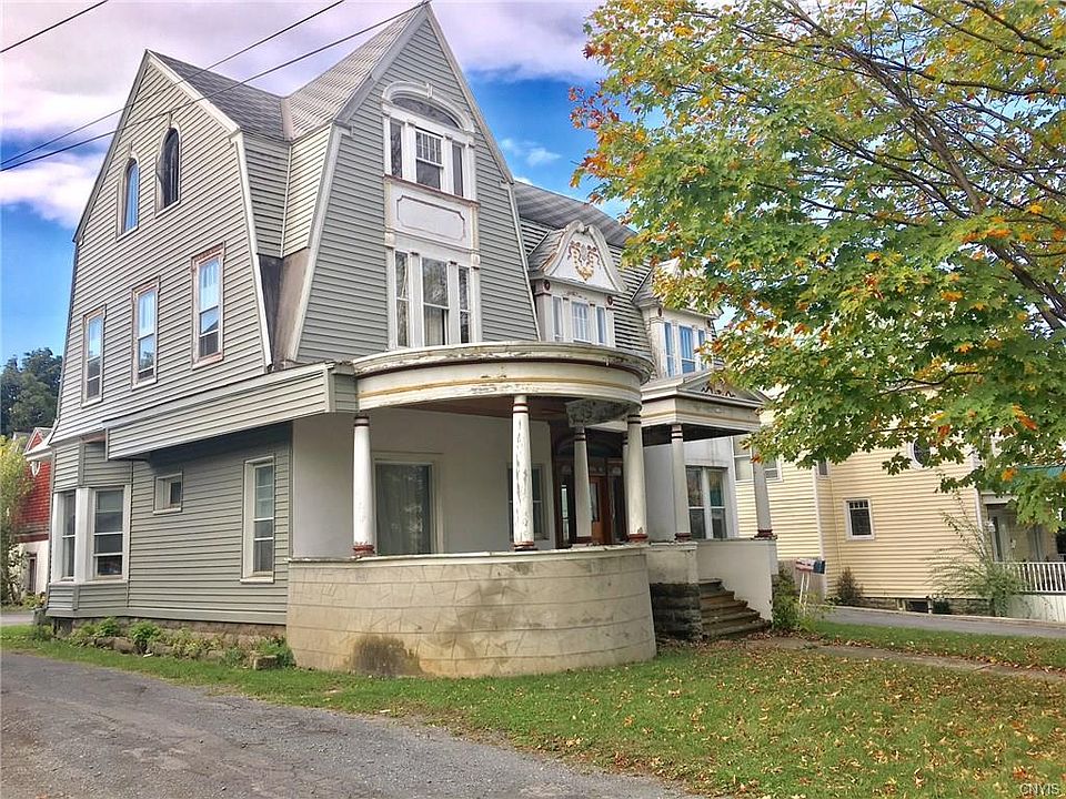 2nd image of 1106 State St
