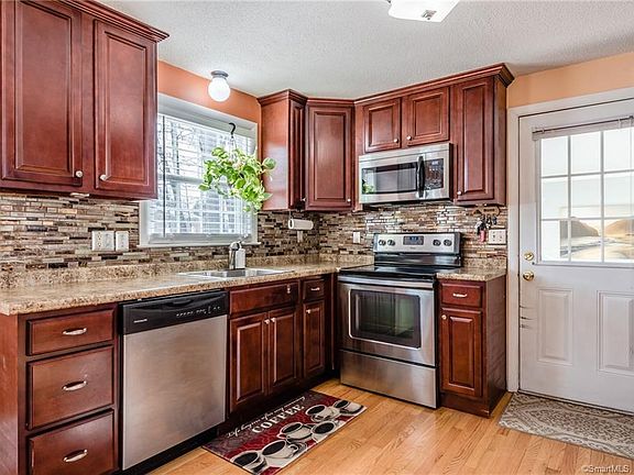 3rd image of 26 Woodhaven Dr