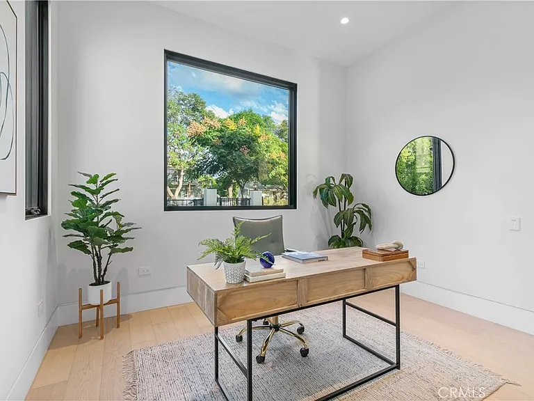 Office/ bedroom on main floor