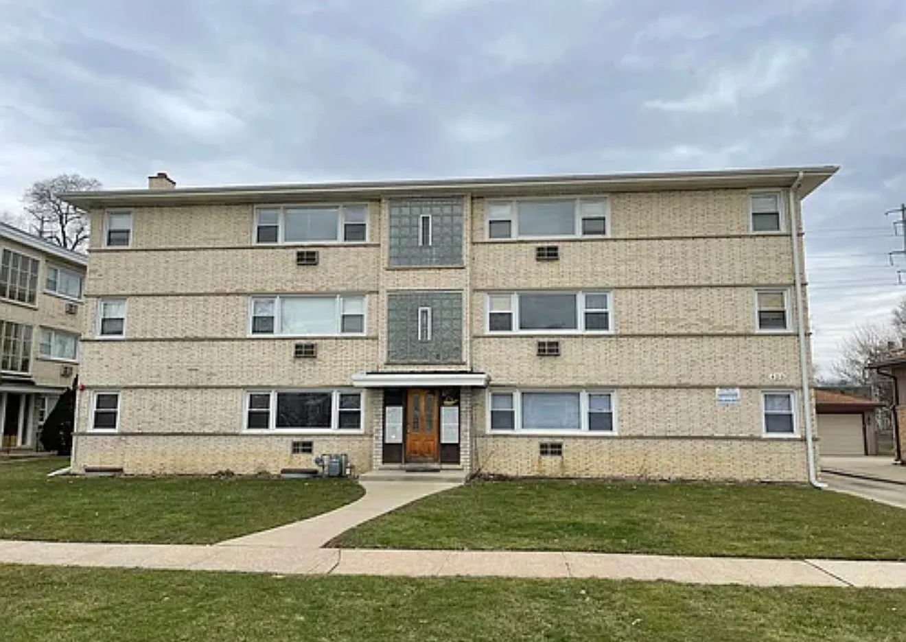 2 bed, 900 sqft, $1,600 — Photo 1