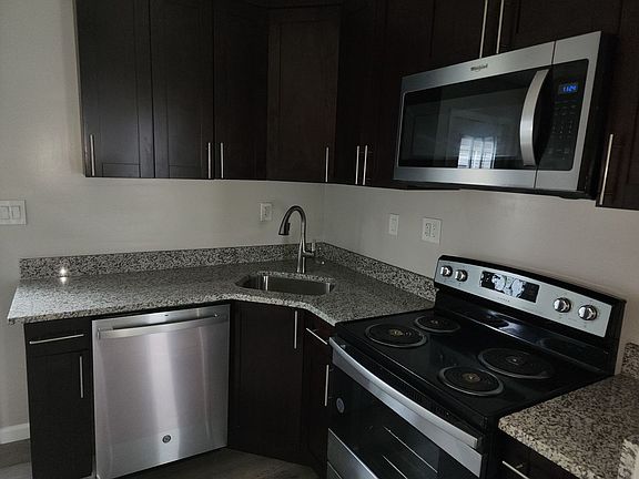 5th image of 3320 Pleasant Ave