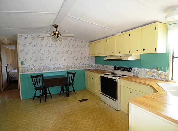 4th image of 51 Wintergreen Dr
