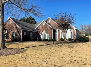 917 Cruce Lake Dr, Hoschton, GA 30548