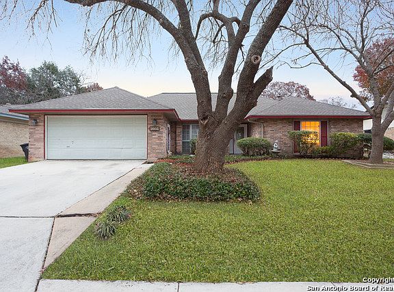 3rd image of 8330 Bluff Bend Dr