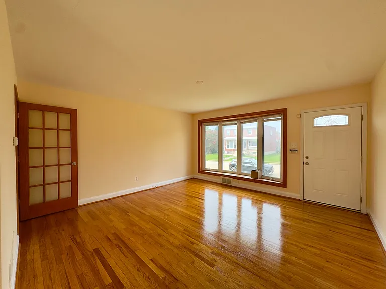 1243 S Grantley St — Photo 2