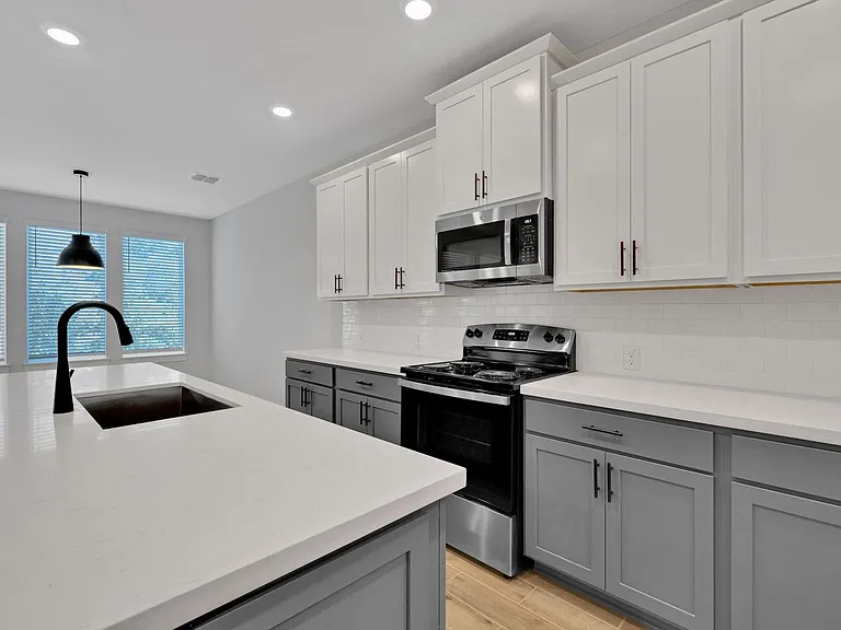 13615 Giovannis Gdn — Photo 9
