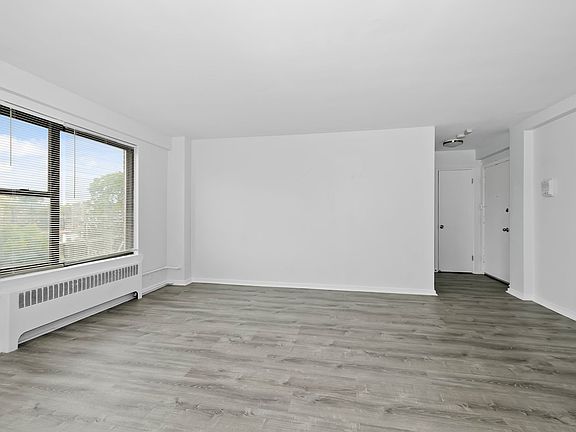 5th image of 7200 S Coles Ave #412