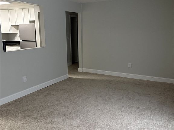 5th image of 380 Great Rd APT B301