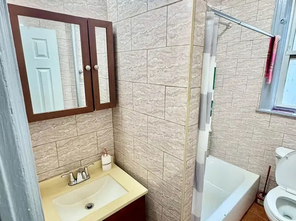 (undisclosed Address), Bronx, NY 10461