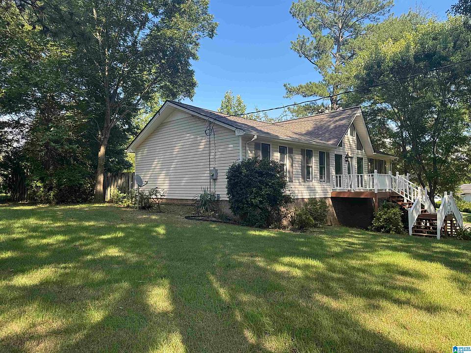 2nd image of 2605 Linda Cir
