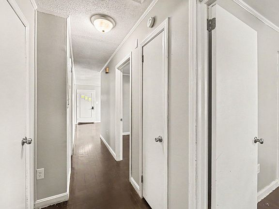 5th image of 2755 Louise Dr