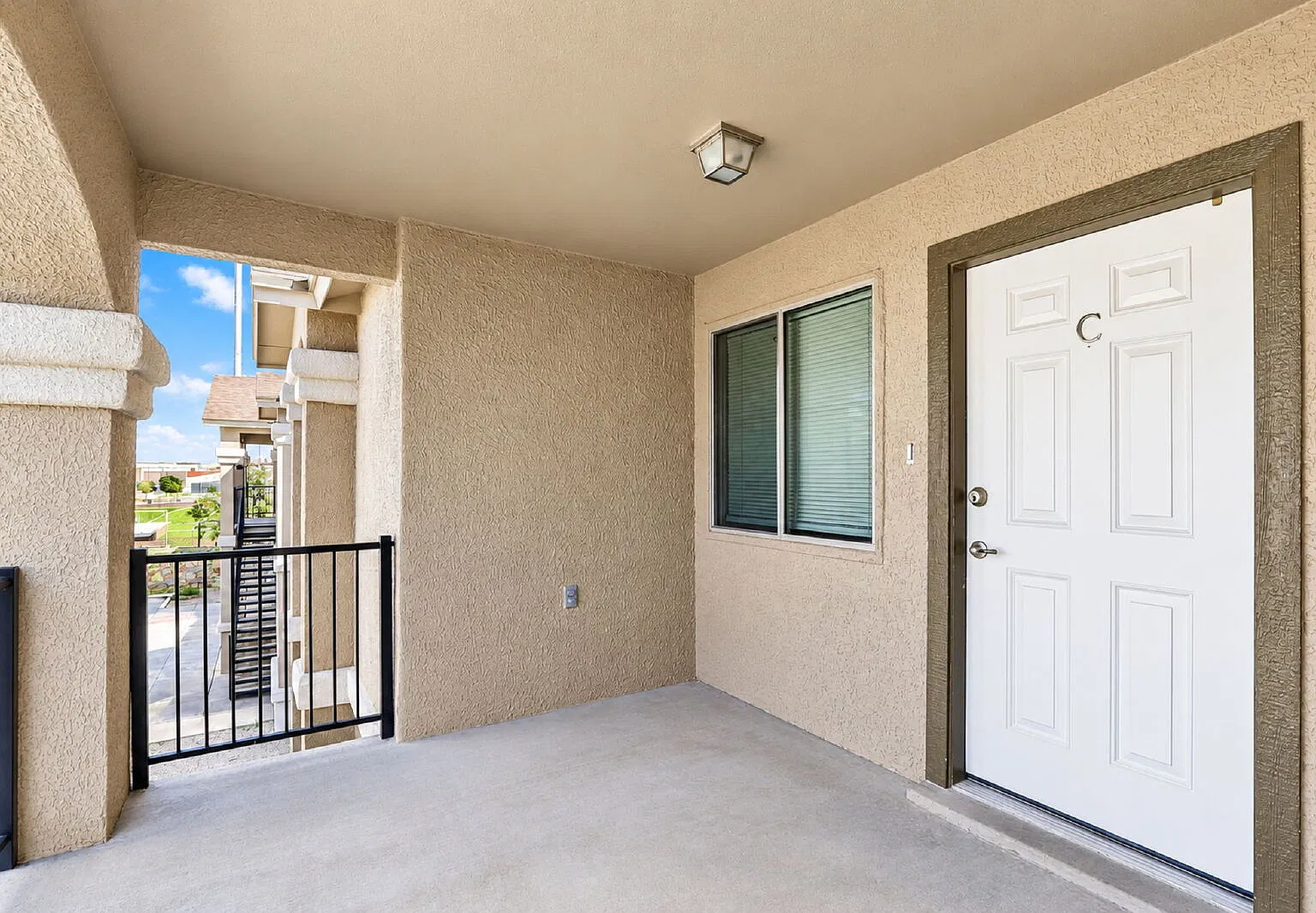 2 bed, 2.0 bath, 1060 sqft, $1,250 — Photo 2