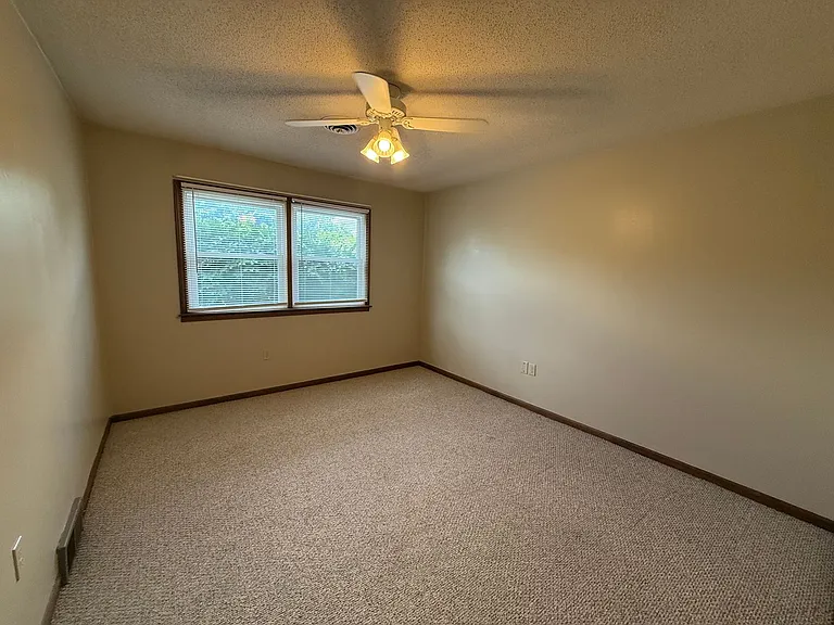 744 S Cedar St — Photo 11