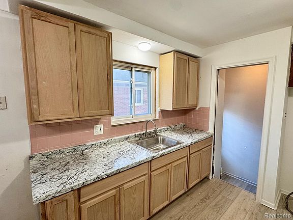 5th image of 7140 Iowa St