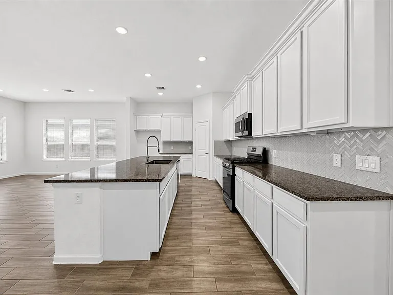 6330 Ontario Dr — Photo 4