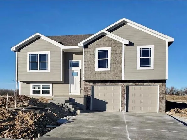 1204 NW 3rd St, Oak Grove, MO 64075