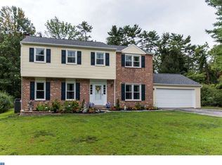 10 Colonial Cir, Thornton, PA 19373