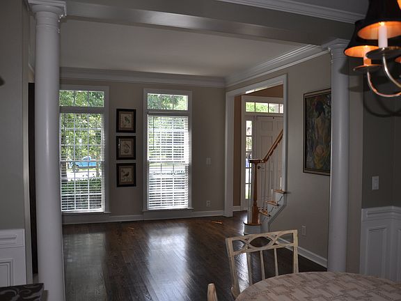 3rd image of 304 Sawgrass Ct