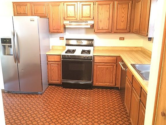 2nd image of 525 Meadow Ln